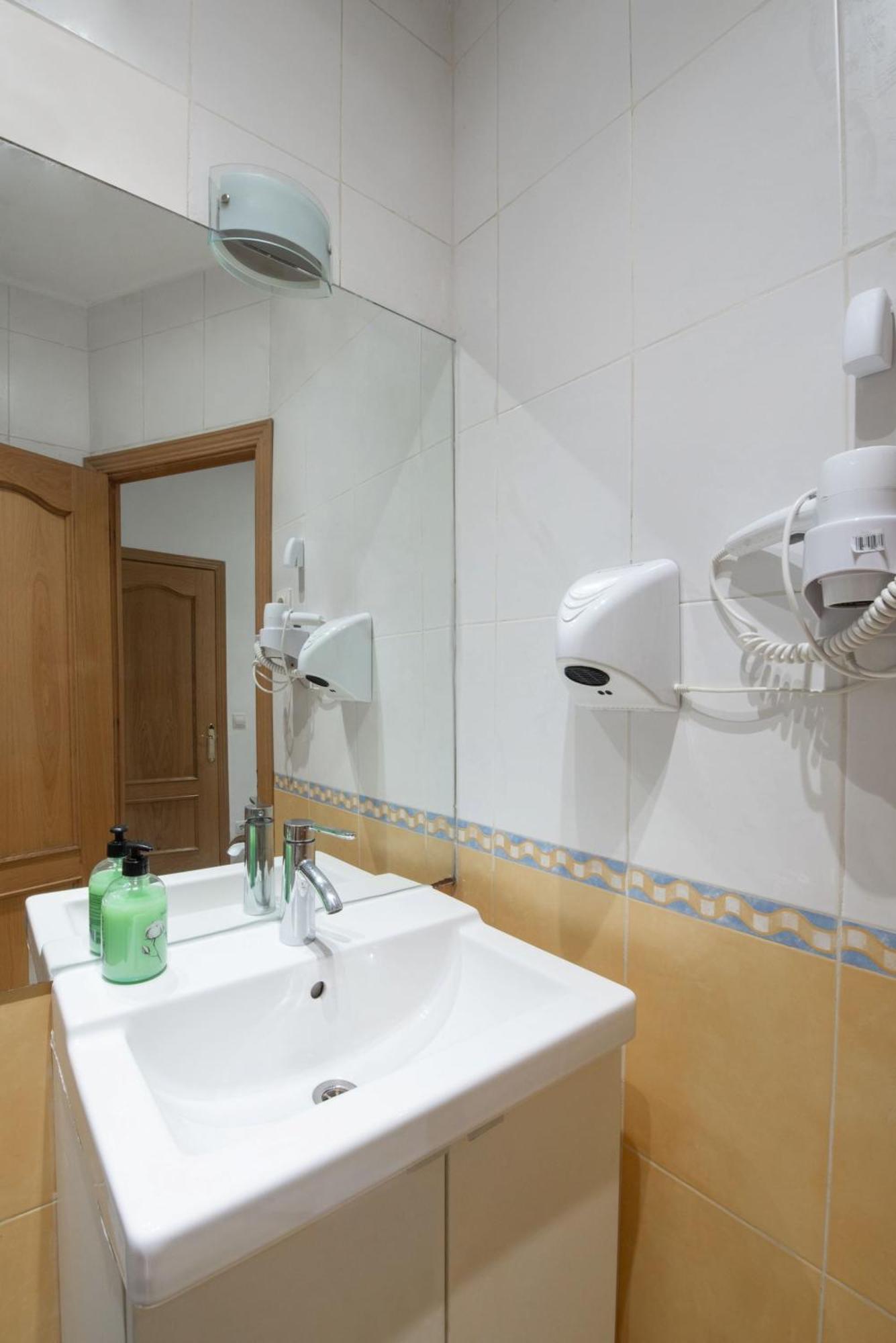 Apartamentos Day Madrid Luna Centro Gran Via Sol Malasana Екстер'єр фото