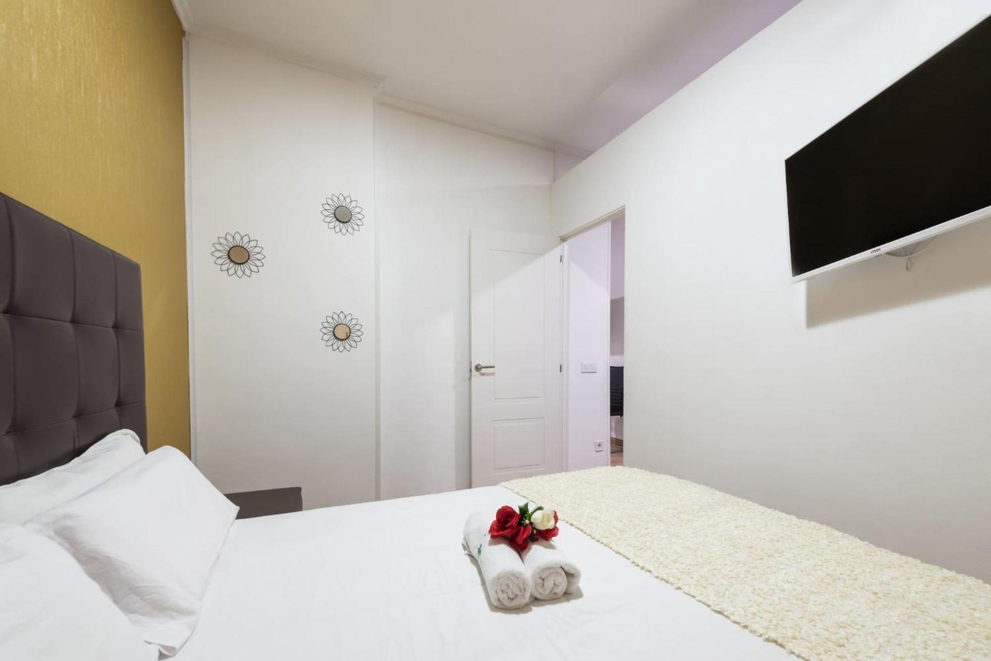 Apartamentos Day Madrid Luna Centro Gran Via Sol Malasana Екстер'єр фото